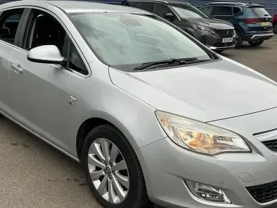 Second-hand Vauxhall Astra Elite 2011 Argintiu Hatchback