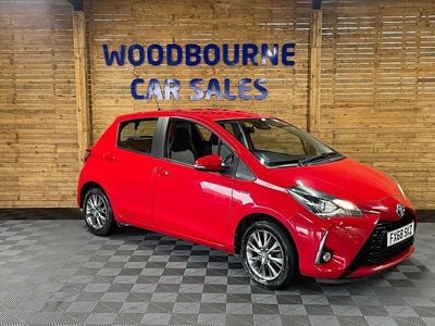 Used Toyota Yaris Hybrid 100 HP (73 kW) 2018 Red Hatchback