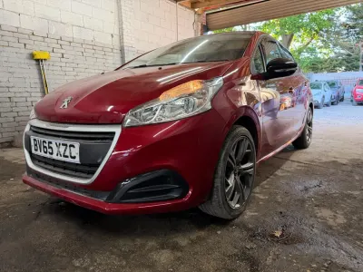 Używany Peugeot 208 Access 68 KM (50 kW) 2015 Czerwony Hatchback