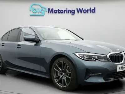 Begagnad BMW 330e Sport Line 292 HK (214 kW) 2019 Blå Sedan