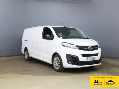 Second-hand Vauxhall Vivaro S 145 CP (106 kW) 2023 Alb Monovolum