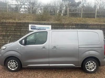 Used Vauxhall Vivaro 120 HP (88 kW) 2022 Grey MPV