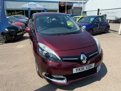 Used Renault Scénic Dynamique 110 HP (80 kW) 2016 Red MPV