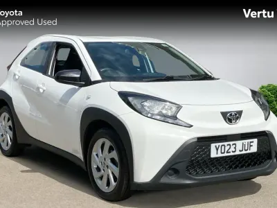 Used Toyota Aygo X PURE 72 HP (52 kW) 2023 Pure white (solid paint) SUV
