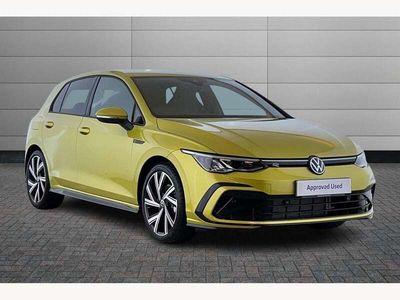 Begagnad VW Golf VIII R-line 150 HK (110 kW) 2024 Gul Halvkombi