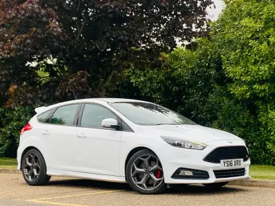 Used Ford Focus ST 185 HP (136 kW) 2016 White Hatchback