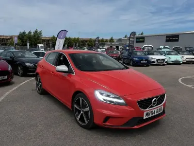 Usado Volvo V40 R-Design 152 HP (111 kW) 2017 Vermelho Citadino