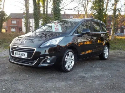 Używany Peugeot 5008 Active 115 KM (84 kW) 2014 Czarny Minivan