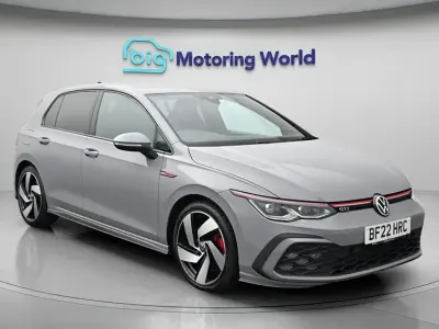 Usado VW Golf VIII GTI 245 CV (180 kW) 2022 Gris Utilitario