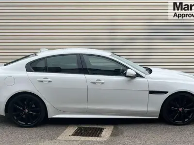 Usado Jaguar XE R-Dynamic 249 HP (183 kW) 2019 Branco Sedan