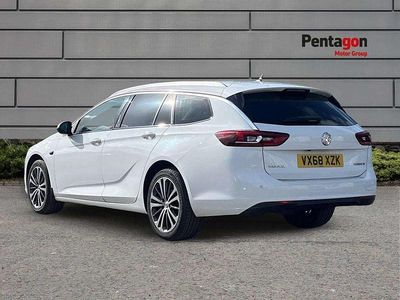 Used Vauxhall Insignia 170 HP (125 kW) 2018 White Estate