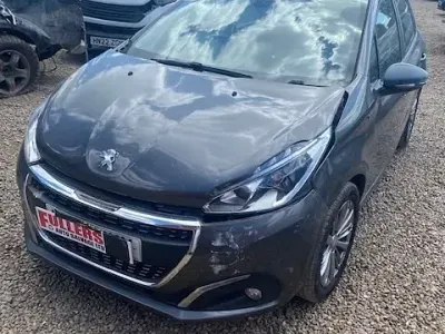 Used Peugeot 208 Signature Sky 82 HP (60 kW) 2018 Grey Hatchback