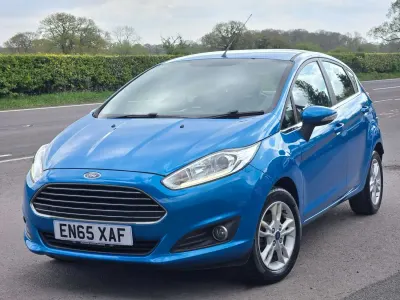 Usado Ford Fiesta Zetec 82 HP (60 kW) 2016 Azul Citadino