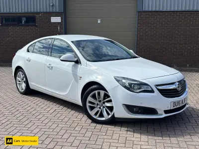 Used Vauxhall Insignia SRi 170 HP (125 kW) 2016 White Hatchback