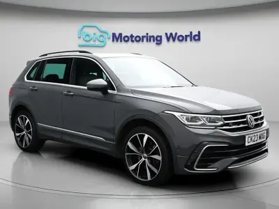 Second-hand VW Tiguan R-line 245 CP (180 kW) 2023 Gri SUV