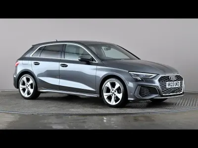Usado Audi A3 S-Line 110 HP (80 kW) 2023 Cinzento Sedan