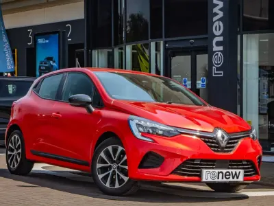 Used Renault Clio Evolution 90 HP (66 kW) 2022 Flame red  Hatchback