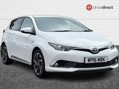 Used Toyota Auris Hybrid Design 136 HP (100 kW) 2016 White Hatchback