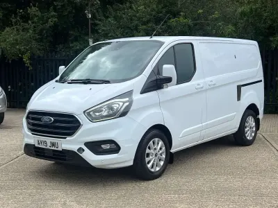 Used Ford Transit Custom Limited 130 HP (95 kW) 2019 White Van