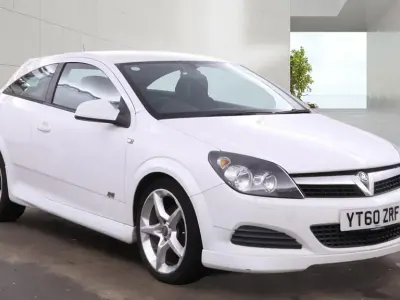 Used Vauxhall Astra Sport 2010 White Hatchback