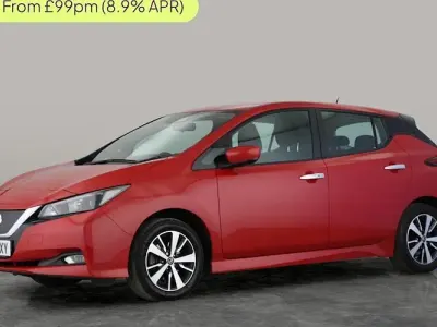 Begagnad Nissan Leaf Acenta 110 kW (150 HK) 2021 Röd Halvkombi