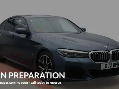 Begagnad BMW 520 M Sport 190 HK (139 kW) 2022 Blå Sedan