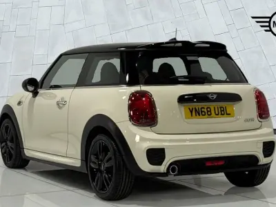 Używany Mini Cooper Sport 136 KM (100 kW) 2018 Biały Hatchback
