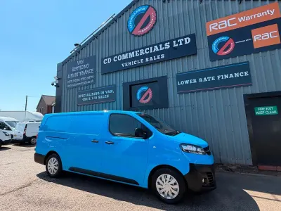 Used Vauxhall Vivaro 100 kW (136 HP) 2022 Blue MPV