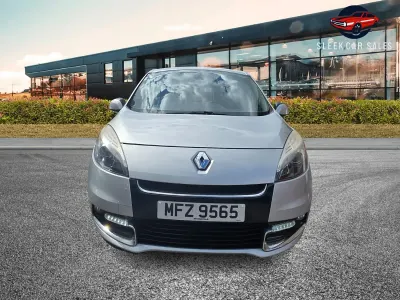 Usado Renault Scénic III Dynamique 110 CV (80 kW) 2013 Plateado Monovolumen