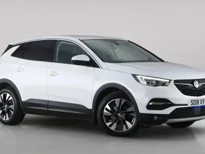 Used Vauxhall Grandland X Sport 120 HP (88 kW) 2018 White SUV