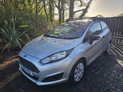 Used Ford Fiesta 74 HP (54 kW) 2015 Silver Van
