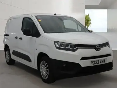 Used Toyota Proace 100 HP (73 kW) 2023 White MPV