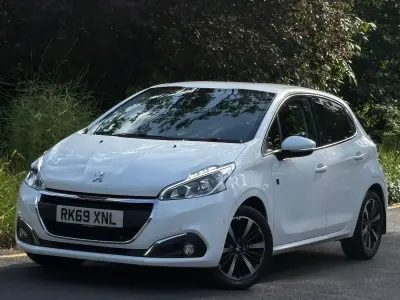 Used Peugeot 208 S 82 HP (60 kW) 2019 White Hatchback