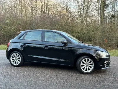 Usado Audi A1 Sport 105 HP (77 kW) 2012 Preto Citadino