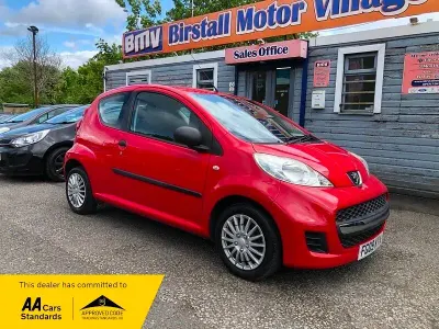 Used Peugeot 107 68 HP (50 kW) 2009 Red Hatchback
