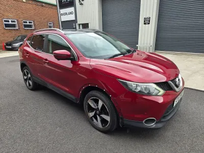 Used Nissan Qashqai N-TEC 130 HP (95 kW) 2015 Red SUV