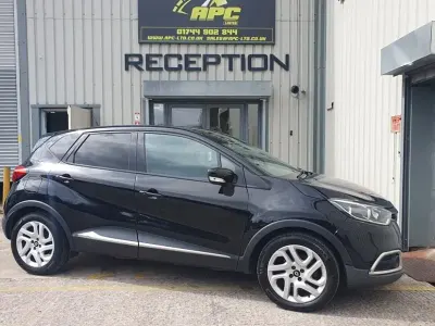 Used Renault Captur Dynamique 90 HP (66 kW) 2015 Black SUV