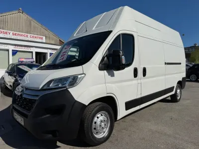 Usado Citroën Relay 130 HP (95 kW) 2019 Branco Van