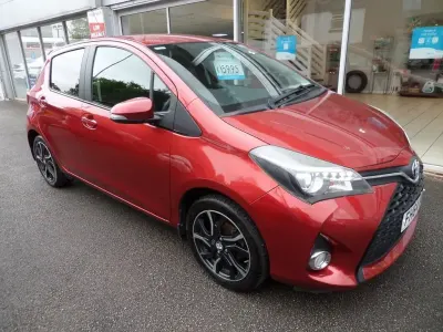 Begagnad Toyota Yaris Sport 99 HK (72 kW) 2014 Röd Halvkombi