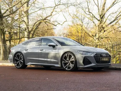 Usado Audi RS7 Comfort 600 HP (441 kW) 2020 Cinzento Citadino