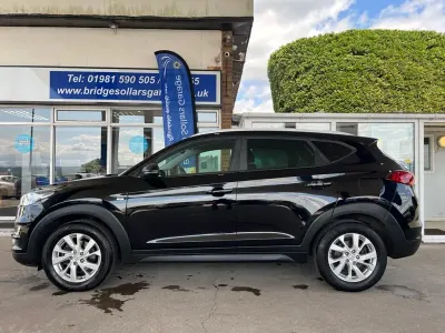 Używany Hyundai Tucson SE 115 KM (84 kW) 2021 Czarny SUV