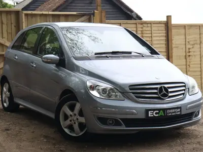 Usado Mercedes B150 SE 2006 Azul Monovolume