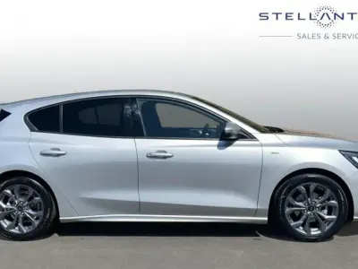 Używany Ford Focus ST-Line 123 KM (90 kW) 2023 Szary Hatchback