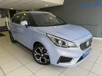 Begagnad MG MG3 Exclusive 2024 Silver Halvkombi