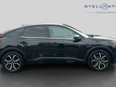 Used Citroën e-C4 Shine 98 kW (134 HP) 2022 Black Hatchback