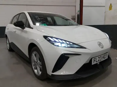 Used MG MG4 EV SE 125 kW (170 HP) 2023 White Hatchback