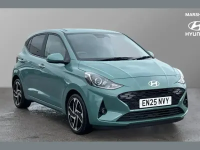 Gebraucht Hyundai i10 Premium 77 PS (56 kW) 2025 Grün Kleinwagen