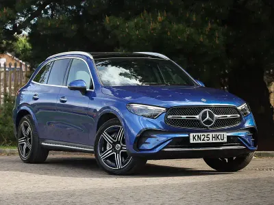 Käytetty Mercedes GLC300 AMG Line Premium 269 HP (197 kW) 2025 Sininen Katumaasturi