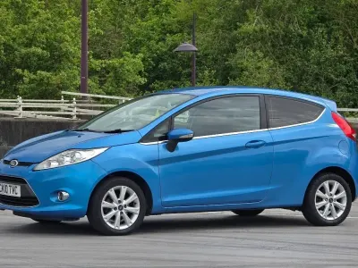 Begagnad Ford Fiesta Zetec 2010 Blå Halvkombi