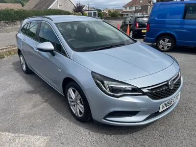 Used Vauxhall Astra Design Edition 110 HP (80 kW) 2016 Silver Estate